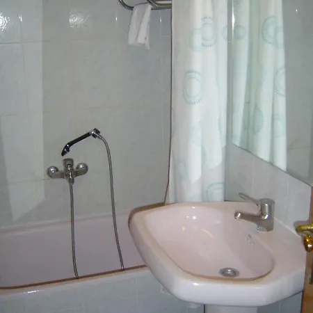 Lazaro Hotel 3*
